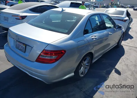 2012 Mercedes-Benz C 250 Luxury/Sport z USA, uszkodzony, nr VIN WDDGF4HB9CA611076